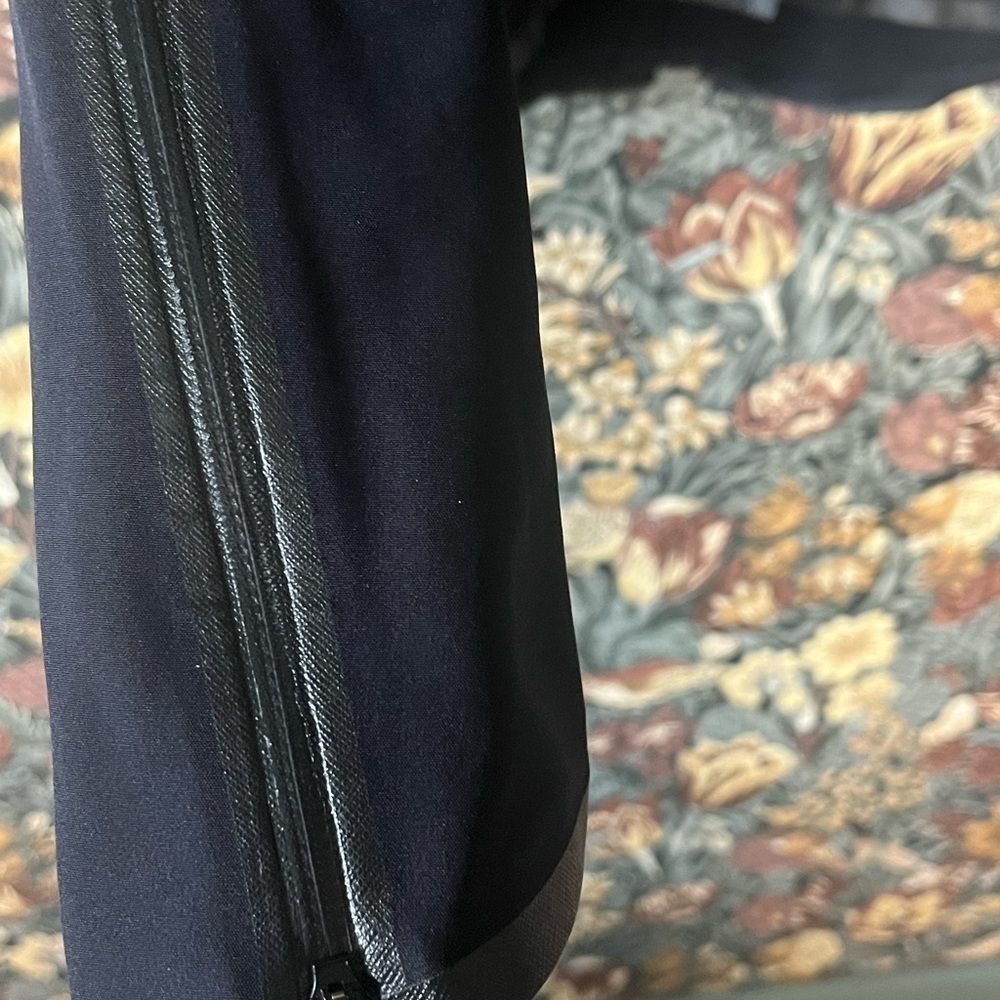Lululemon Harmony Black Jacket Asymmetrical Zip Funnel Neck Soft Shell Size 8 - Picture 5 of 10